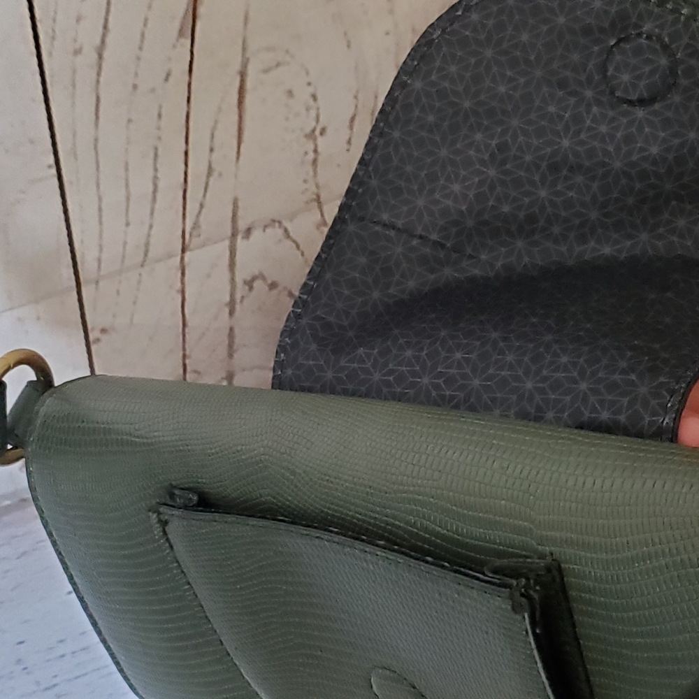 Time and Tru recycled materials vinyl snake textured shoulder bag green - Picture 12 of 16